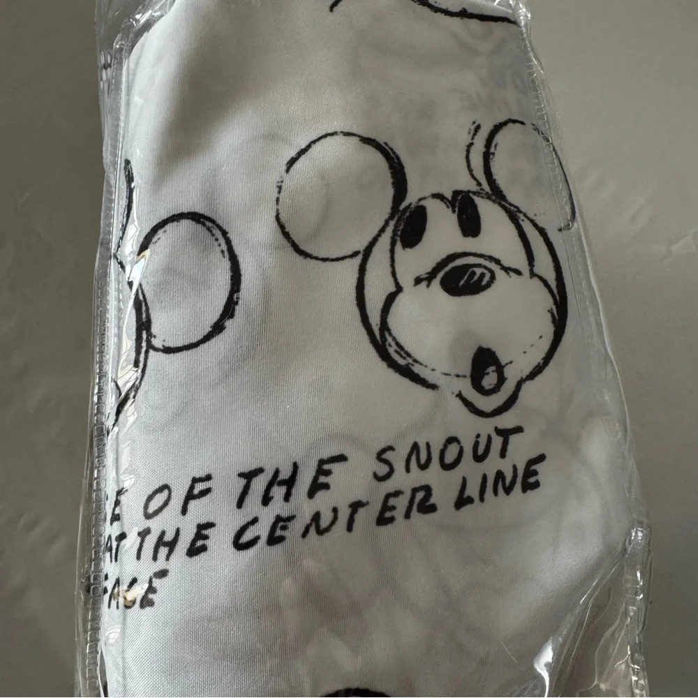 Disney QUEEN Sheet Set - Black and White NEW! - Picture 4 of 13